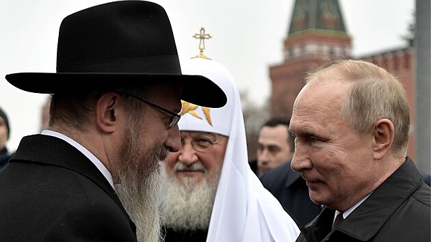 Vrchn rusk rabn Berel Lazar po boku ruskho prezidenta Vladimira Putina. (4. listopadu 2019)