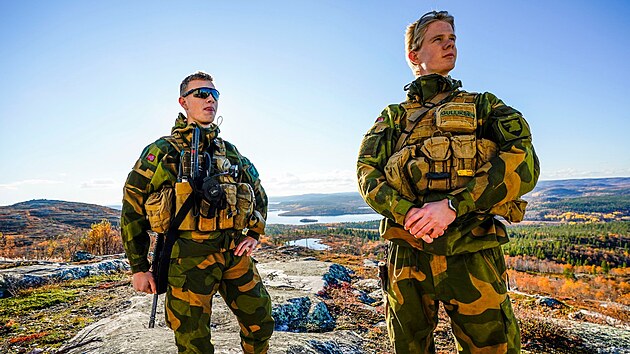 Nort vojci dohlej na norsko-rusk hranin pechod Jarfjord. (29. z 2022)