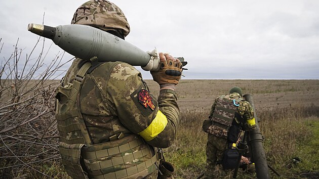 Vojáci Ukrajinské národní gardy na frontové linii v Charkovské oblasti (25....