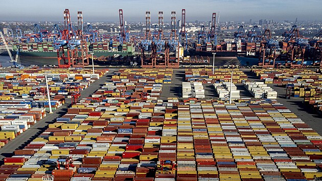 Pístav v Hamburku je nejvtím nmeckým pístavem a tetím nejvtím pístavem...