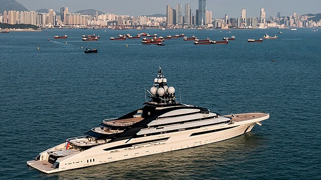 Jachta ruskho oligarchy Alexeje Mordaova u Hongkongu (7. jna2022)