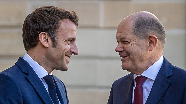 Nmeck kancl Olaf Scholz a francouzsk prezident Emmanuel Macron se setkali v Elysejskm palci. (26. jna 2022)