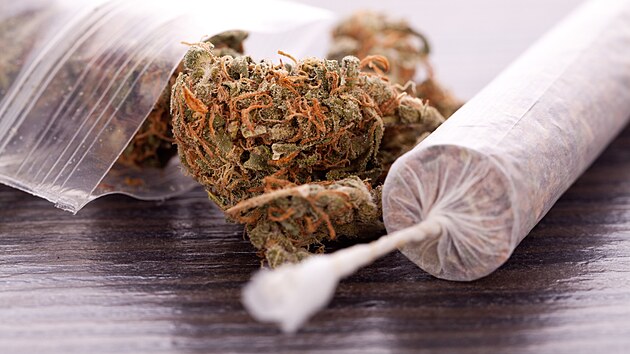 Suen marihuana a ubalen joint (ilustran foto)