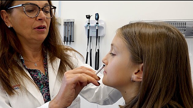 Pediat�i mohou o�kovat nov�m zp�sobem, a to aplikac� vakc�ny do nosn�ch d�rek.