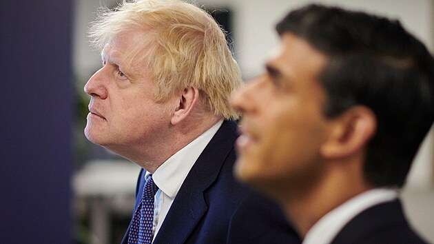 Bval britsk premir Boris Johnson a exministr financ Rishi Sunak, adepti na dalho premira Velk Britnie. (5. jna 2020)
