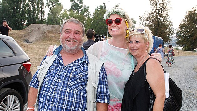 Herec Otmar Brancuzsk� s kolegyn�mi ze seri�lu TV Prima Modr� k�d.