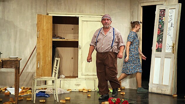 Herec Otmar Brancuzsk� v legend�rn�m p�edstaven� Podivn� odpoledne Dr. Zvonka Burkeho v Divadle Bolka Pol�vky. (22. �ervence 2019)