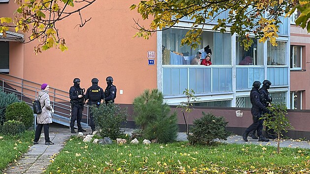 Policist vyetuj vradu na praskm Lehovci. (22. jna 2022)
