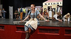Inscenace Na�i furianti karlovarsko-chebské divadelní koprodukce.