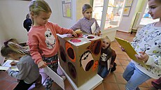 Interaktivní výstava Vnímám, i kdy� nevidím v sokolovském muzeu.