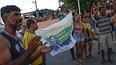 Příznivci brazilského politika Roberta Jeffersona protestují proti jeho zatčení...