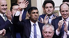Rishi Sunak slaví vít�zství jako nový lídr konzervativc� v úst�edí strany v...