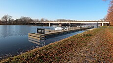 Vizualizace p�ístavi�t�, které u� za�alo vznikat na Labi v t�sné blízkosti...