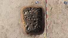 V Ro�t�ní se archeolog�m poda�ilo odkrýt unikátní spalovací jámu. (�íjen 2022)