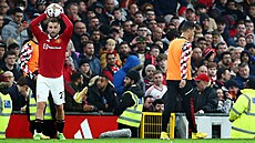 Fotbalista Manchesteru United Cristiano Ronaldo opou�tí h�i�t� na stadionu Old...