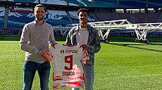 Fotbalista Yannick Eduardo (vpravo) po p�estupu do n�meckého Lipska. Narodil se...