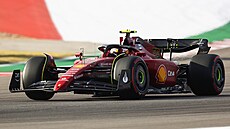 Carlos Sainz z Ferrari jede kvalifikaci na Velkou cenu USA.