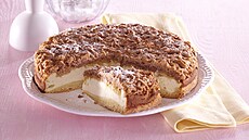 Dvoubarevn� strouhan� kol�� s jablky