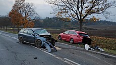 Ti osobní vozy se srazily u Cehnic na Strakonicku.
