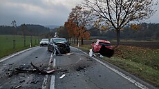 Ti osobní vozy se srazily u Cehnic na Strakonicku.