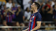 Úto�ník Barcelony Robert Lewandowski b�hem utkání �pan�lské La Ligy proti...