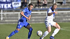 Úto�ník Slovanu Liberec Matyá� Kozák b�hem zápasu t�etího kola MOL Cupu proti...