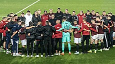 Pozápasový rituál sparanského trenéra Briana Priskeho. Promlouvá k lenm...