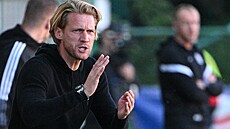 Pardubický trenér Radoslav Ková� b�hem utkání proti Brnu.