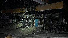 Ukrajinské m�sto Dnipro zasáhly úlomky z ruské rakety, které dopadly na �erpací...