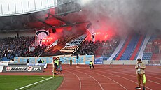 Choreo fanouk Ostravy bhem zápasu proti Mladé Boleslavi.