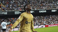 Ansu Fati z Barcelony lituje zahozené ance v utkání proti Valencii.