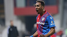 Plzeský Jhon Mosquera se raduje ze vstelené branky.