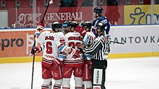 Hokejisté Olomouce se radují z gólu