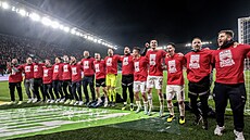 Slavia slaví vítězství v derby.