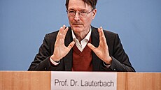 Ministr zdravotnictví Karl Lauterbach na tiskové konferenci představuje vládní...