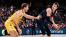 Jan Veselý z FC Barcelona u míe v zápase panlské ligy s Lenovo Tenerife,...