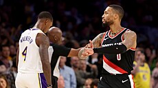 Damian Lillard (0) z Portland Trail Blazers oznamuje, �e bude na h�i�ti...