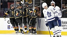 Hokejisté Vegas Golden Knights slaví gól proti Toronto Maple Leafs. Vpravo...