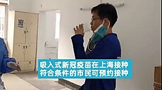Šanghaj jako první na světě začala podávat inhalační vakcínu proti nemoci...