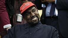 Kanye West na setkání s Donaldem Trumpem v Oválné pracovn Bílého domu...