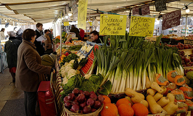 Teplo kazí výdělky francouzským zelinářům. Lidé nechtějí podzimní plody