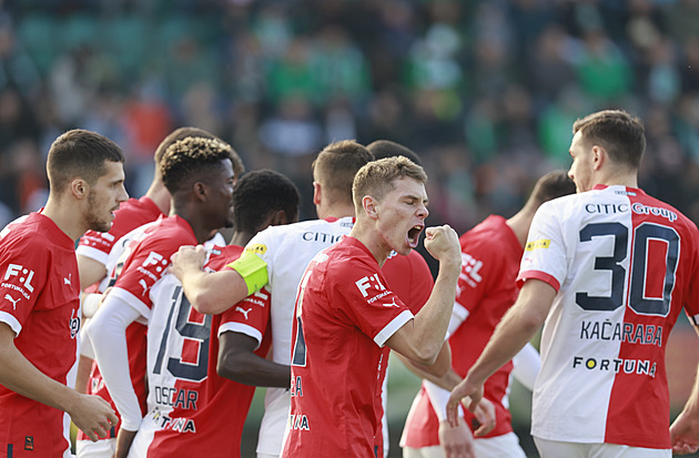 Slavia zvládla vršovické derby, Pardubice zase to východočeské, Plzeň nadále vede