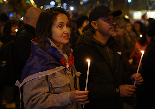 Chvilkaři zaplnili Václavské náměstí. Burcovali proti strachu a nenávisti