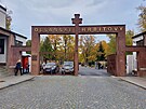 Hlavn brna Olanskch hbitov v Praze.