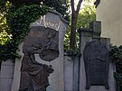 Nhrobek male Luka Marolda zdob pomnk od jeho ptele, sochae Vilma...