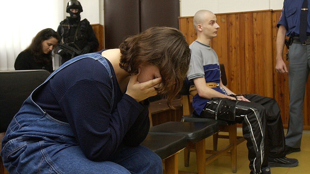 U soudu. Michala Kalvodová (vlevo) by rodie nkdy nejradji zabila. e to...