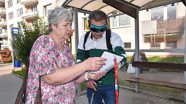 Veden� m�sta, ��edn�ci a dal�� zapojen� pracovn�ci si p�i projektu ���r bez bari�r zkou�� pohyb po m�st� na voz�ku �i jako h��e pohybliv� osoby. Radnice na projektu spolupracuje i p��mo s handicapovan�mi.