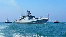 Ruská fregata Admirál Makarov u beh Sýrie na snímku z roku 2020
