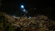 Turistka na Krét� zem�ela poté, co se na d�m, v n�m� p�ebývala, z�ítila skála....