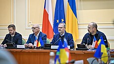 eský premiér Petr Fiala s ukrajinským premiérem Denysem mahalem v Kyjev na...